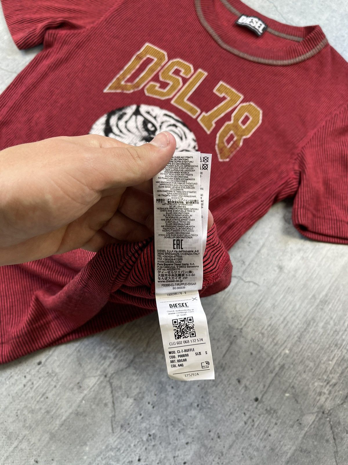 Diesel Avant Garde🧭 90S DIESEL BIG LOGO VINTAGE Y2K CRAZY T-SHIRT Size US S / EU 44-46 / 1 - 7 Thumbnail