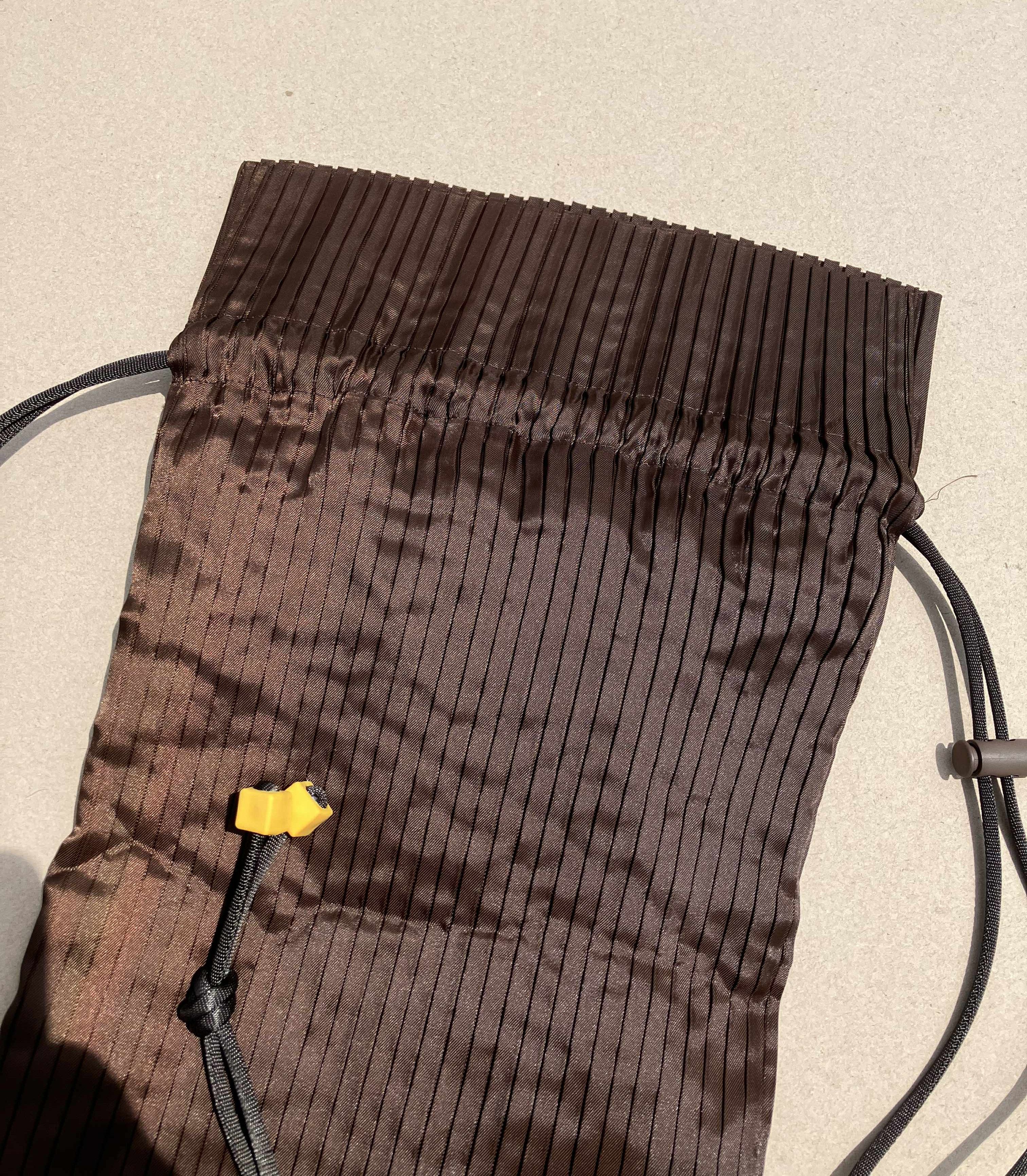 Issey Miyake Issey Miyake me NEW Drawstring Bag Backpack Unisex Bag Brown Size ONE SIZE - 4 Thumbnail