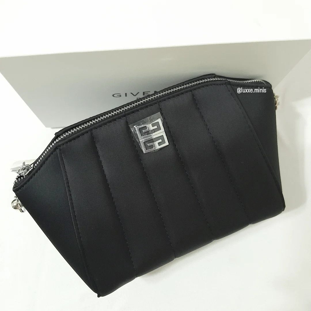 Givenchy Iconic Givenchy Pouch in Black with added sling Size ONE SIZE - 2 Thumbnail