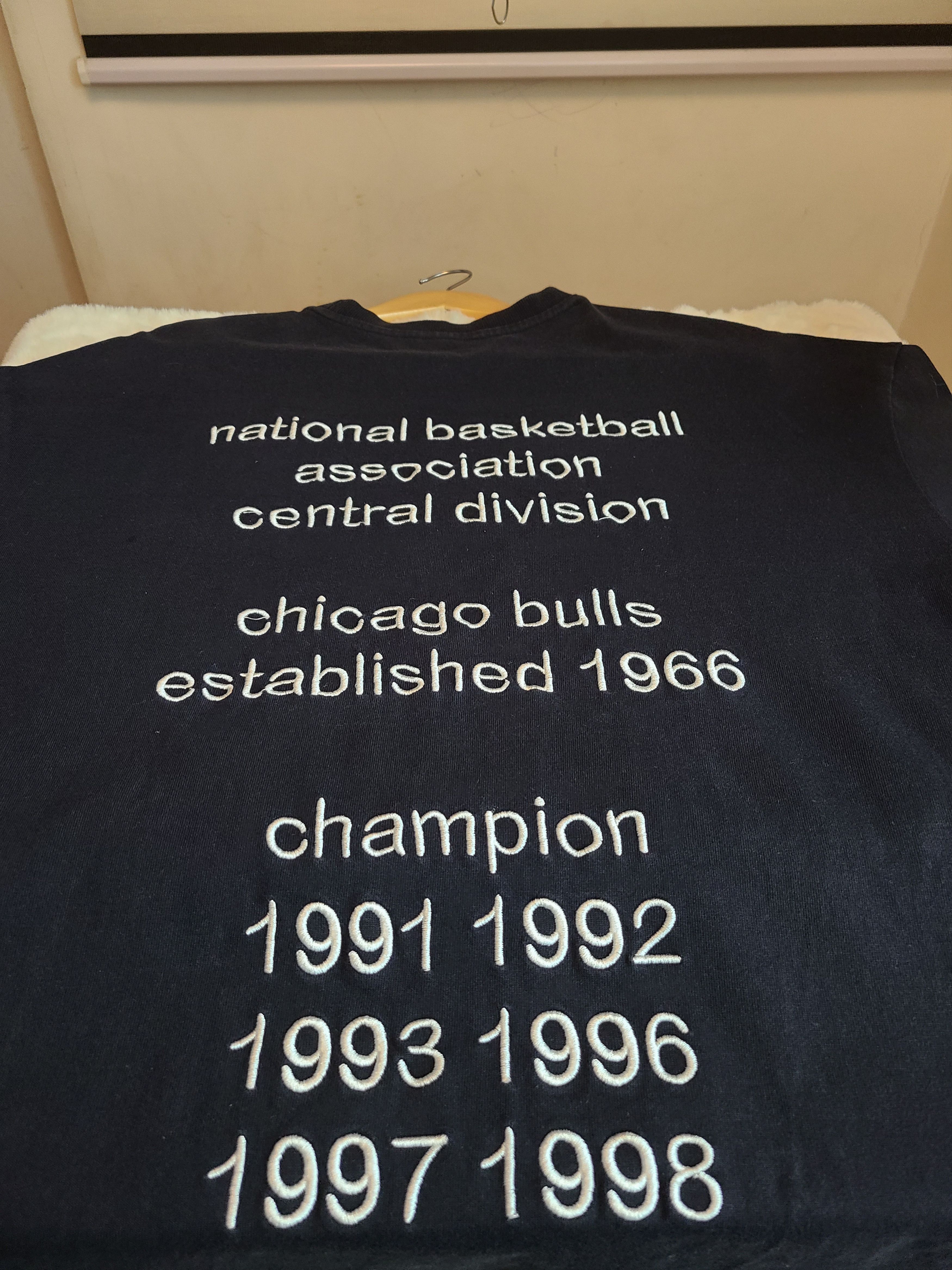 NBA Vintage x NBA Chicago Bulls Central Division Size US L / EU 52-54 / 3 - 4 Thumbnail