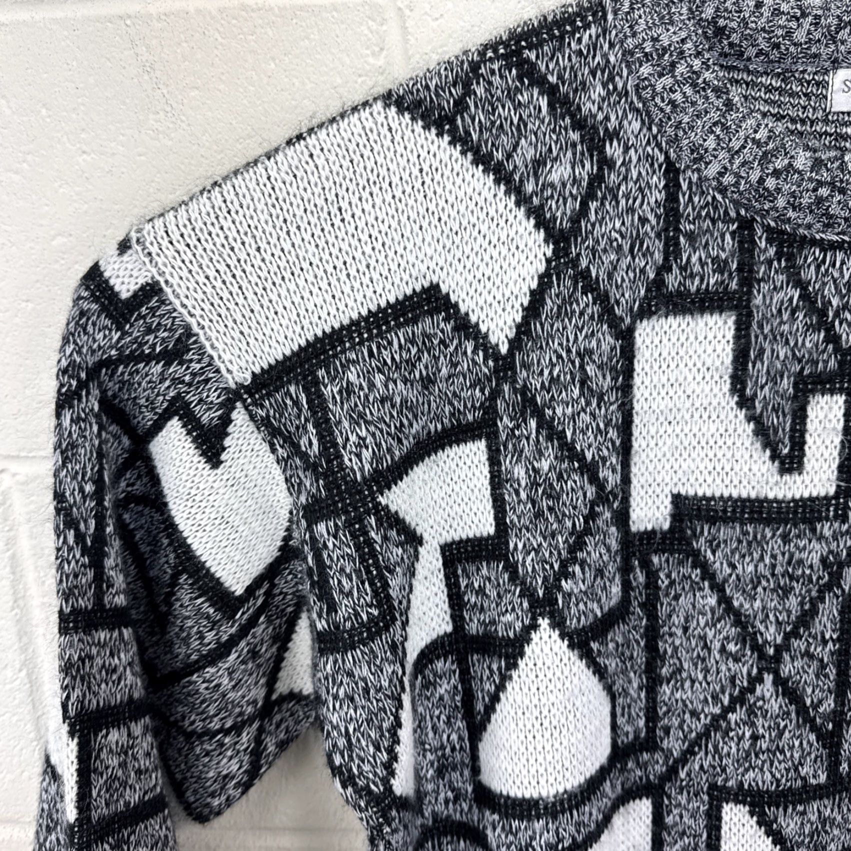 Liz Claiborne VINTAGE Claiborne Sweater Adult Medium Gray Geometric Wool Blend Pullover Crew Neck Long Sleeve Mens Size US M / EU 48-50 / 2 - 4 Thumbnail