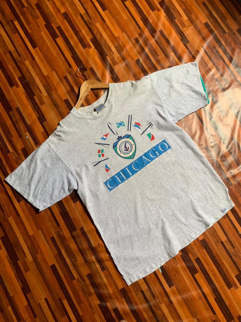 Vintage E30 Vintage YACHT CHICAGO T shirt MADE IN USA Size US L / EU 52-54 / 3 - 2 Thumbnail