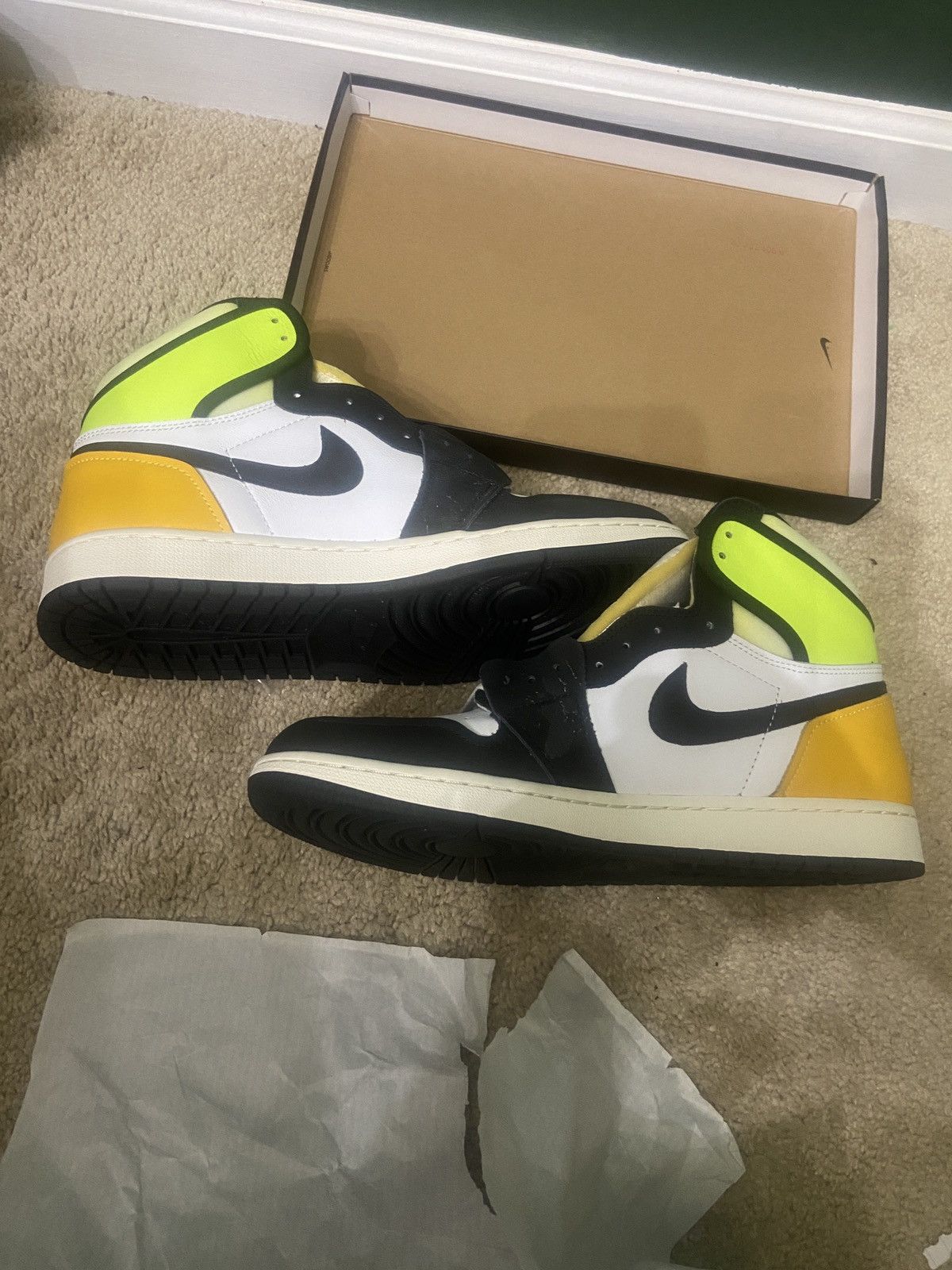 Jordan Brand × Nike Jordan 1 Retro High Size US 12 / EU 45 - 1 Thumbnail