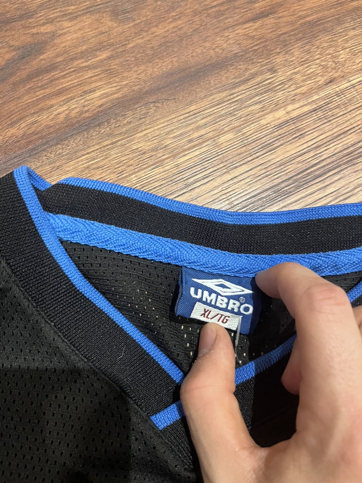 Umbro Vintage Umbro 90’s Oasis Style Black and Blue Men's Jersey Size US XL / EU 56 / 4 - 4 Thumbnail