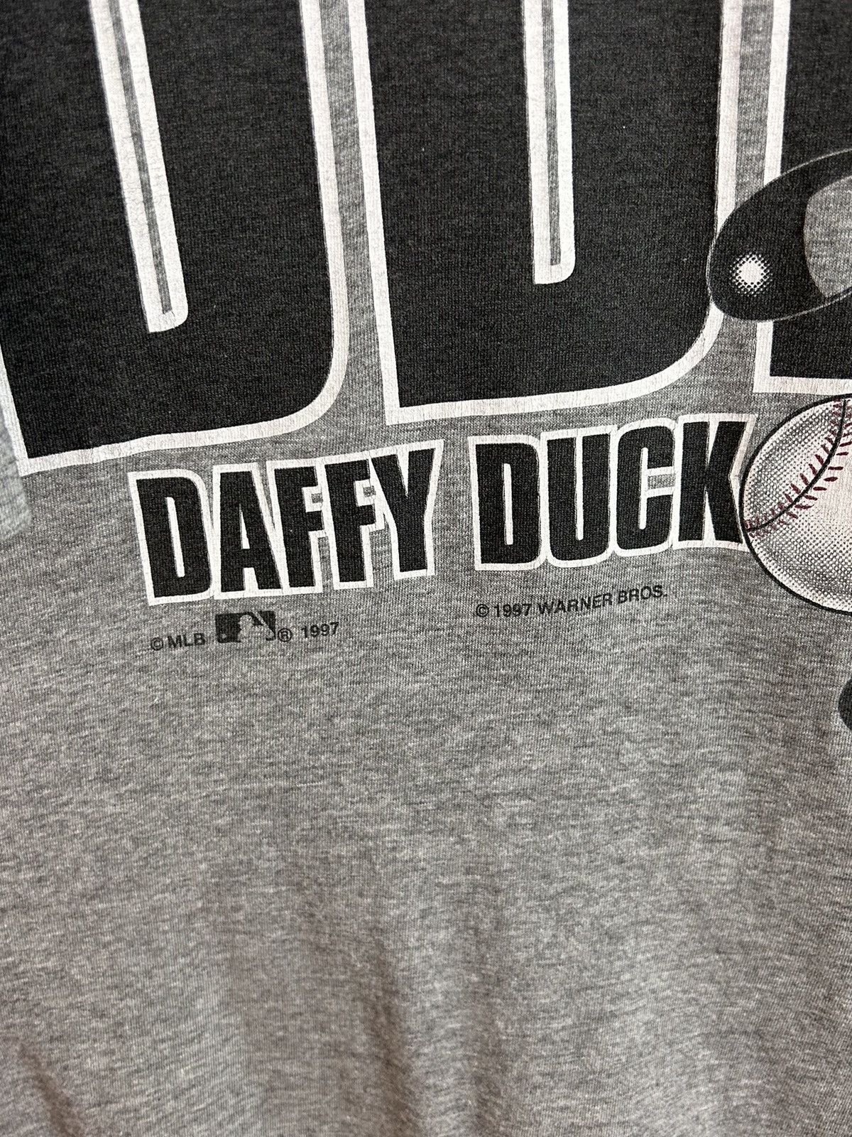 New York Yankees 90s Vintage 1997 Nutmeg New York Yankees Daffy Duck T-Shirt Size US XL / EU 56 / 4 - 3 Thumbnail