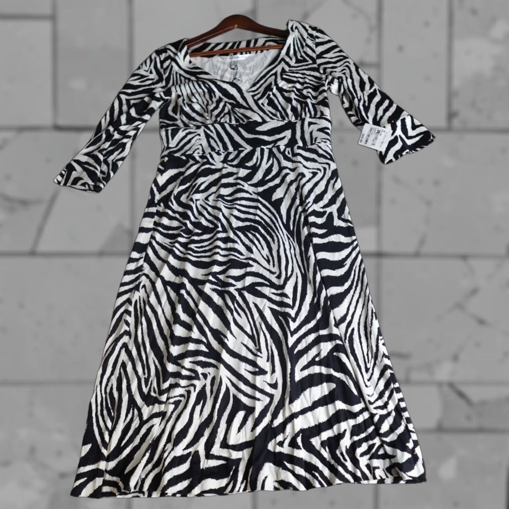 Diane von Furstenberg Diane von Furstenberg Dress 10 Black Zebra 100% Silk Surplice NEW D3266001U6 Size L / US 10 / IT 46 - 1 Thumbnail