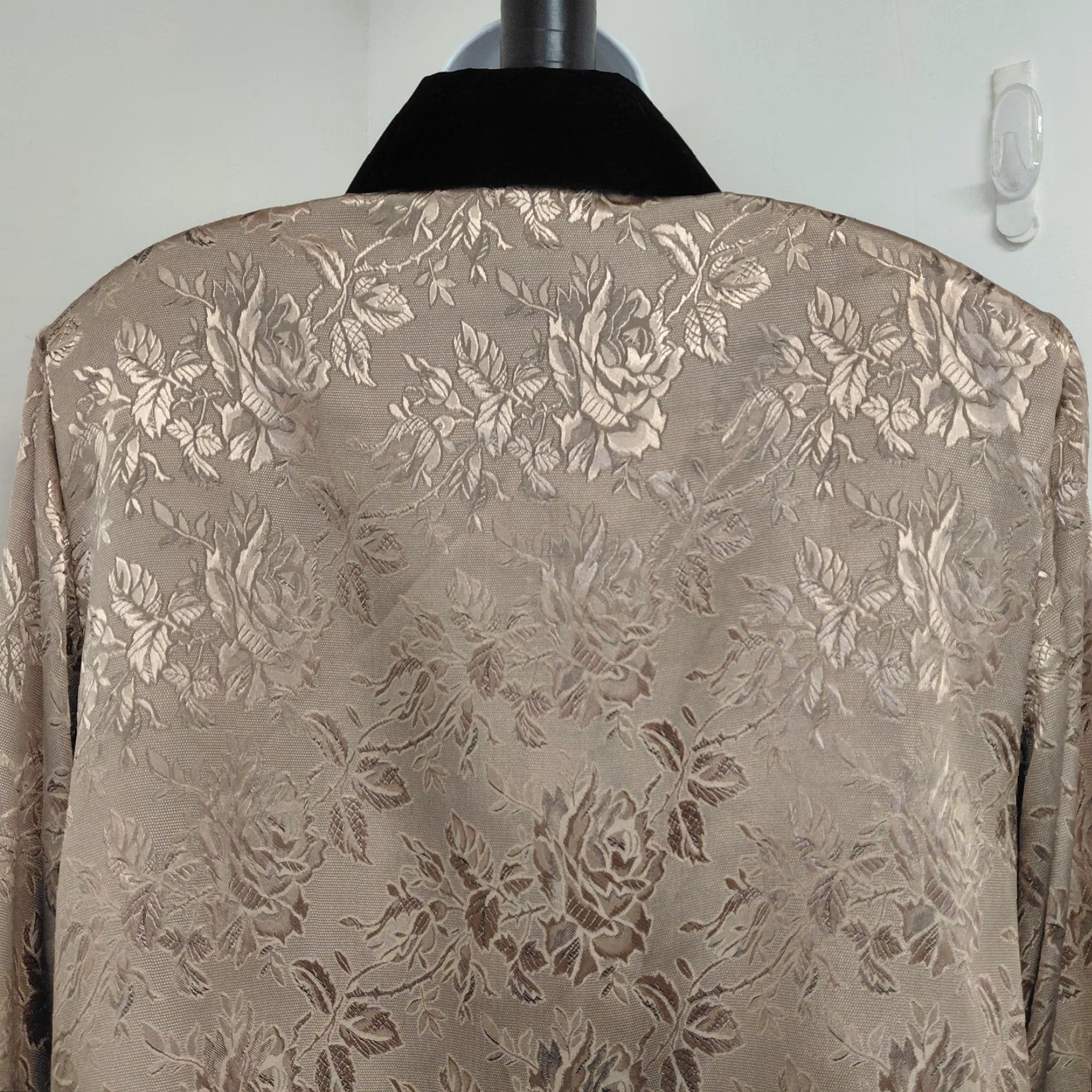 Velvet Susan Hutton Blouse Womens 16W Gold Black Velvet Trim Button Up Long Sleeve Shirt Tailored Embellished 1990s Women’s Size XXL / US 16-18 / IT 52-54 - 5 Thumbnail