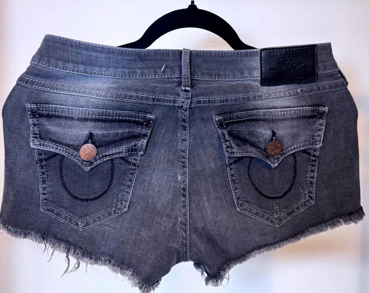 True Religion True Religion Women's Gray Denim Shorts - Size 28 Size 28" / US 6 / IT 42 - 2 Thumbnail