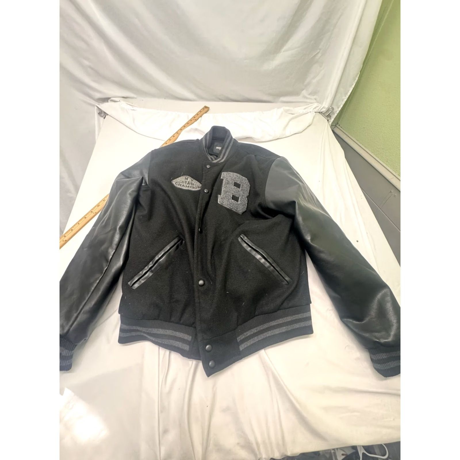 Hunter Hunter Story Varsity Jacket Black XXL Embroidered Logo Casual Mens Size US XXL / EU 58 / 5 - 2 Thumbnail
