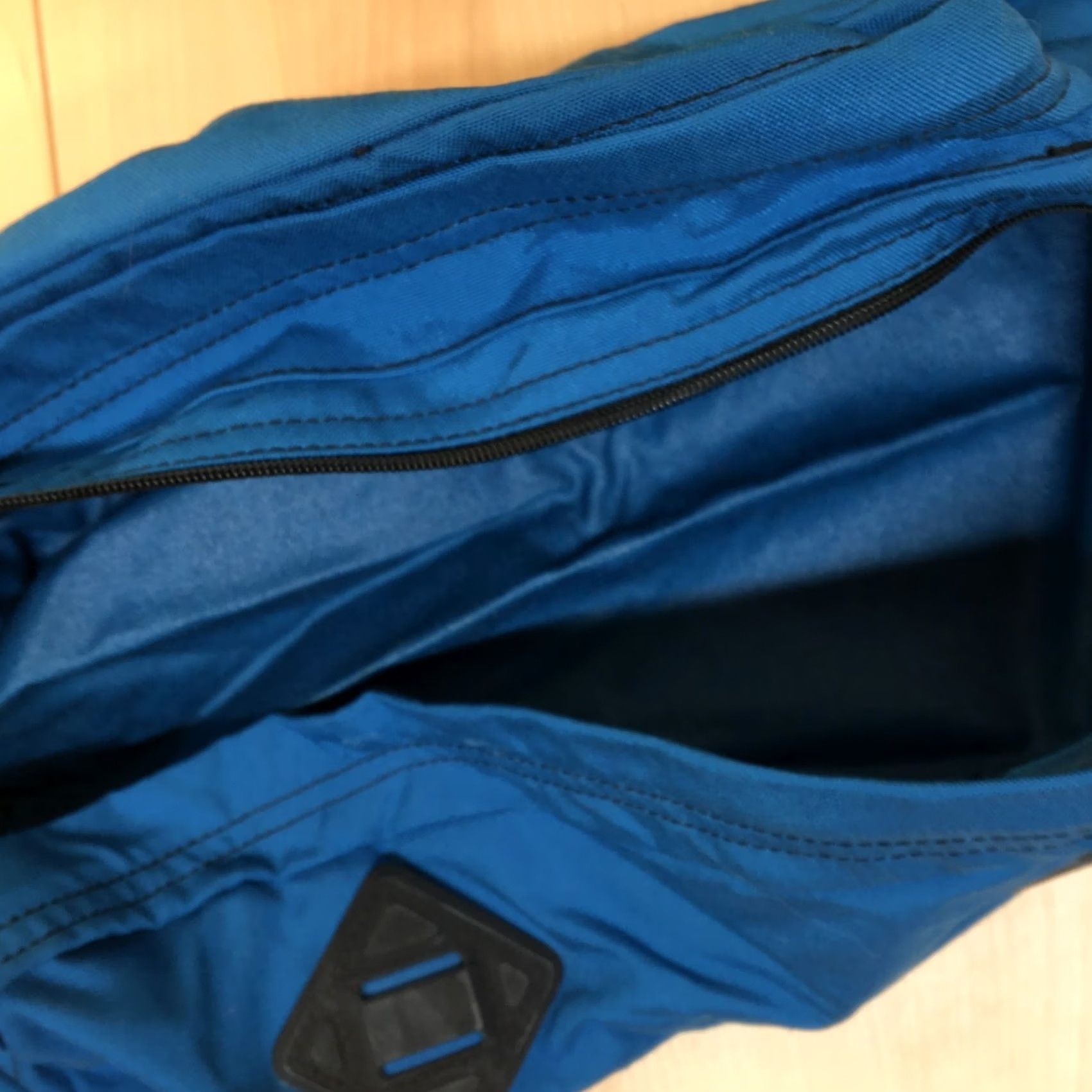Vintage Vintage Caribou Neon Sling Bag Waist Crossbody Blue Nylon 90s Gorpcore 15" Bag Pockets Nylon Unisex Adults 90s Mens Womens Size ONE SIZE - 6 Thumbnail