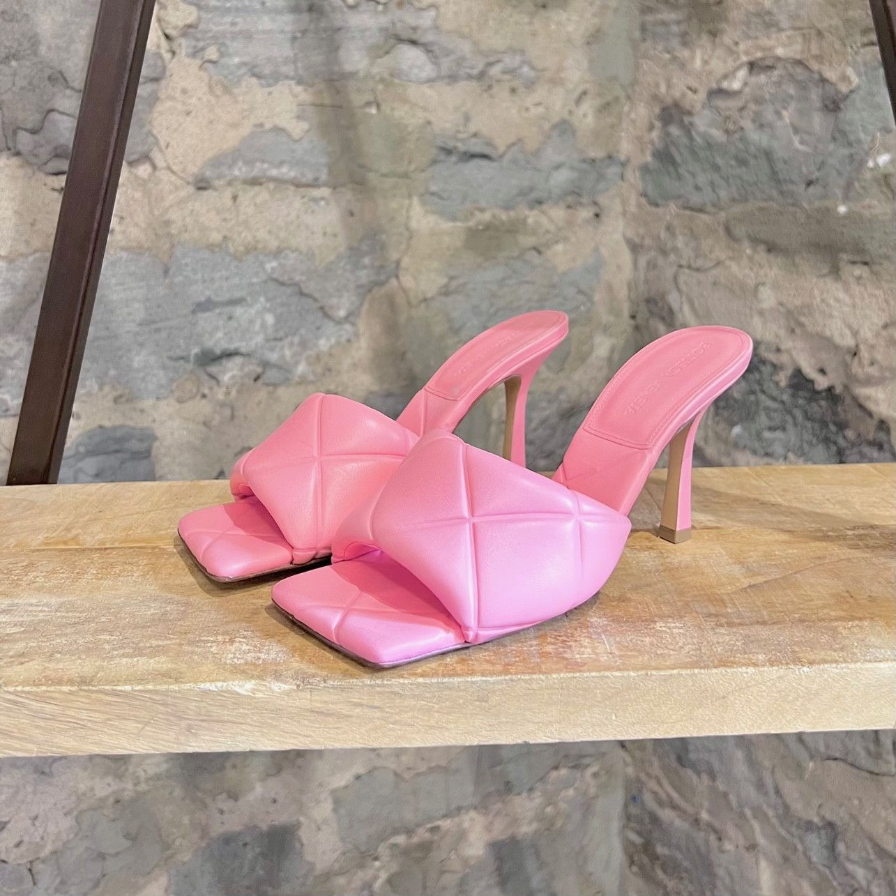 Bottega Veneta Bottega Veneta Blossom Pink Leather The Rubber Lido Sandals Size US 7.5 / IT 37.5 - 4 Thumbnail