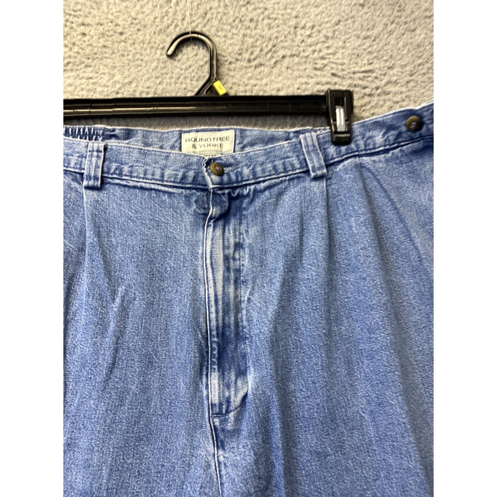Roundtree & Yorke VINTAGE Roundtree & Yorke Men's Jeans Size 48X32 Blue Denim Relaxed Fit Inseam 30 Casual Pants Size US 32 / EU 48 - 2 Thumbnail
