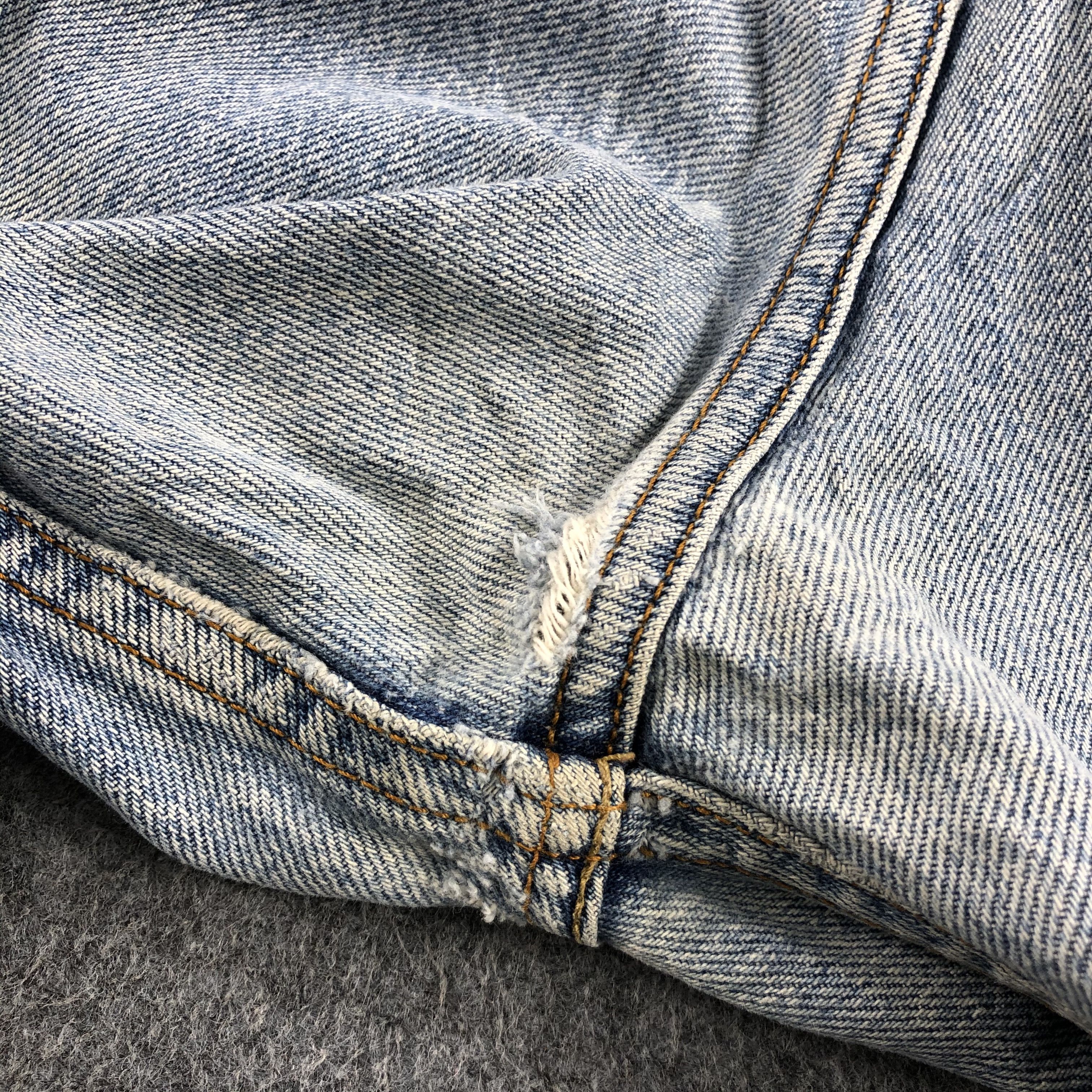 Levi's Vintage Light Wash Levis 505 Jeans-J2048 Size US 35 - 13 Thumbnail