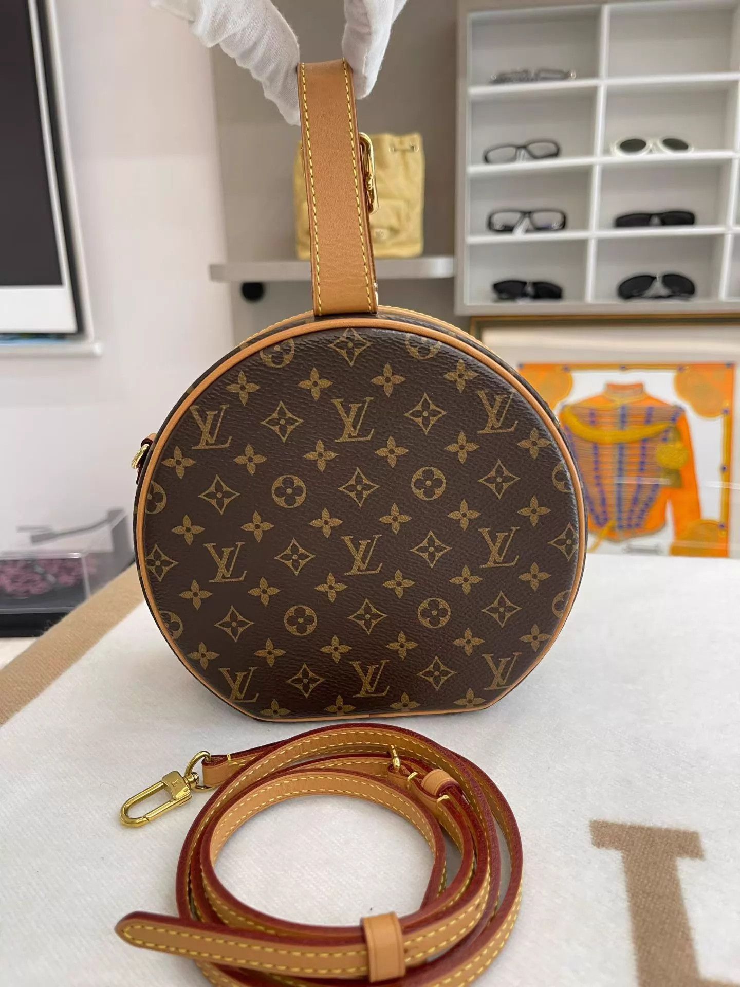 Louis Vuitton LV Hard Trunk mint 17x16x7 Size ONE SIZE - 6 Thumbnail
