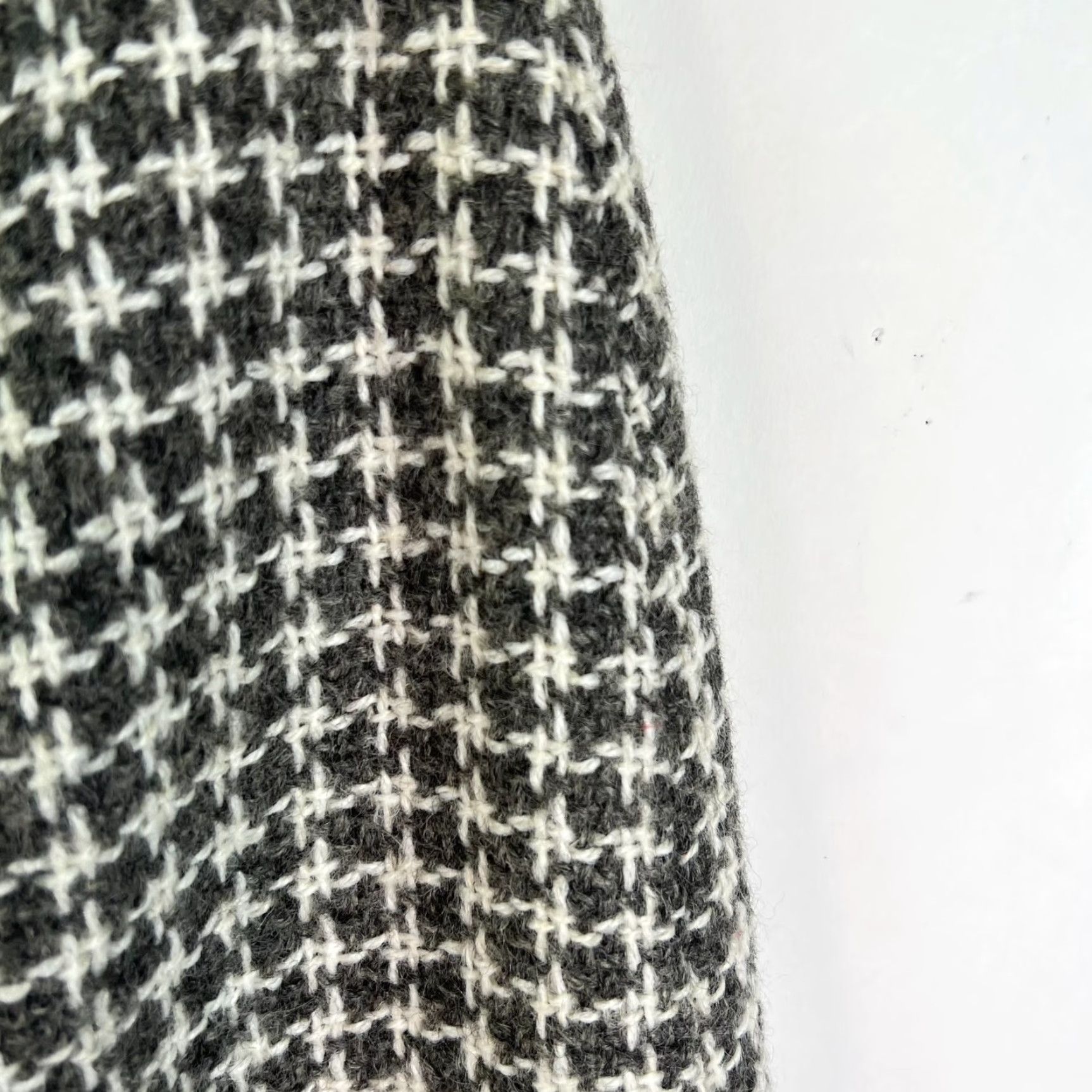 Vintage VINTAGE Dalton Houndstooth Wool Skirt Women's Midi Skirt M Black White Fully Lined Side Zip Velcro? Wait no. Must only use original words.""" Size 32" / US 10 / IT 46 - 2 Thumbnail