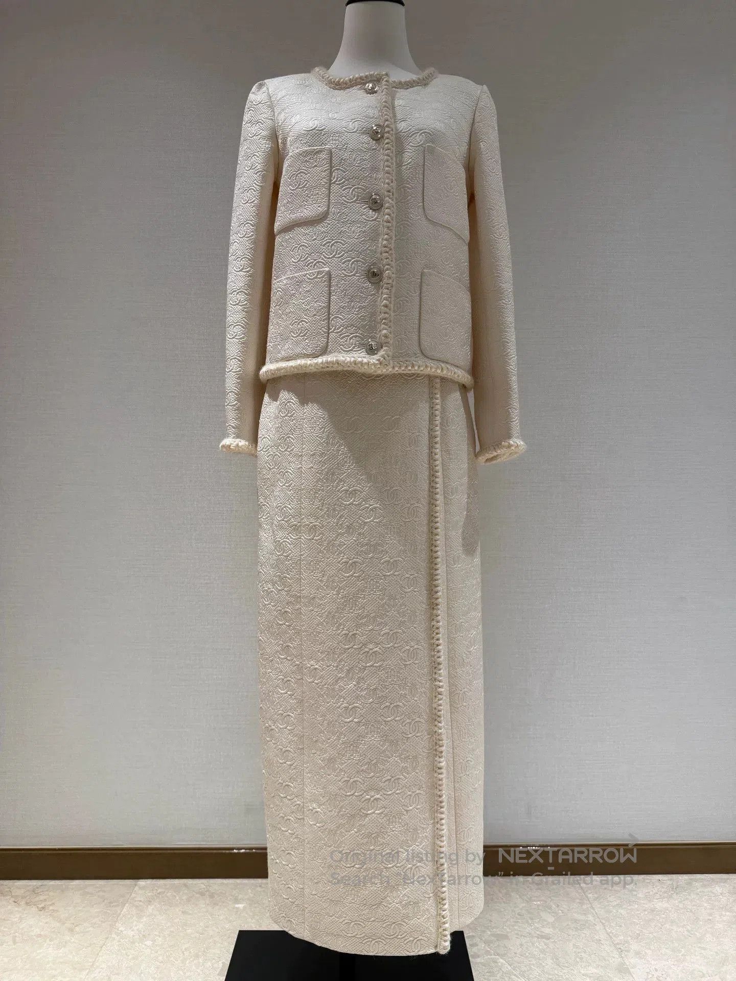 Chanel Chanel Castle Series White Logo Coat 34. Size US XS / EU 42 / 0 - 1 Thumbnail
