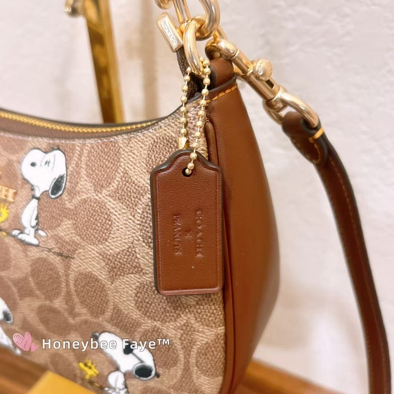 Coach Coach X Peanuts Teri Shoulder Bag With Snoopy Print CBJ88 Size ONE SIZE - 11 Thumbnail
