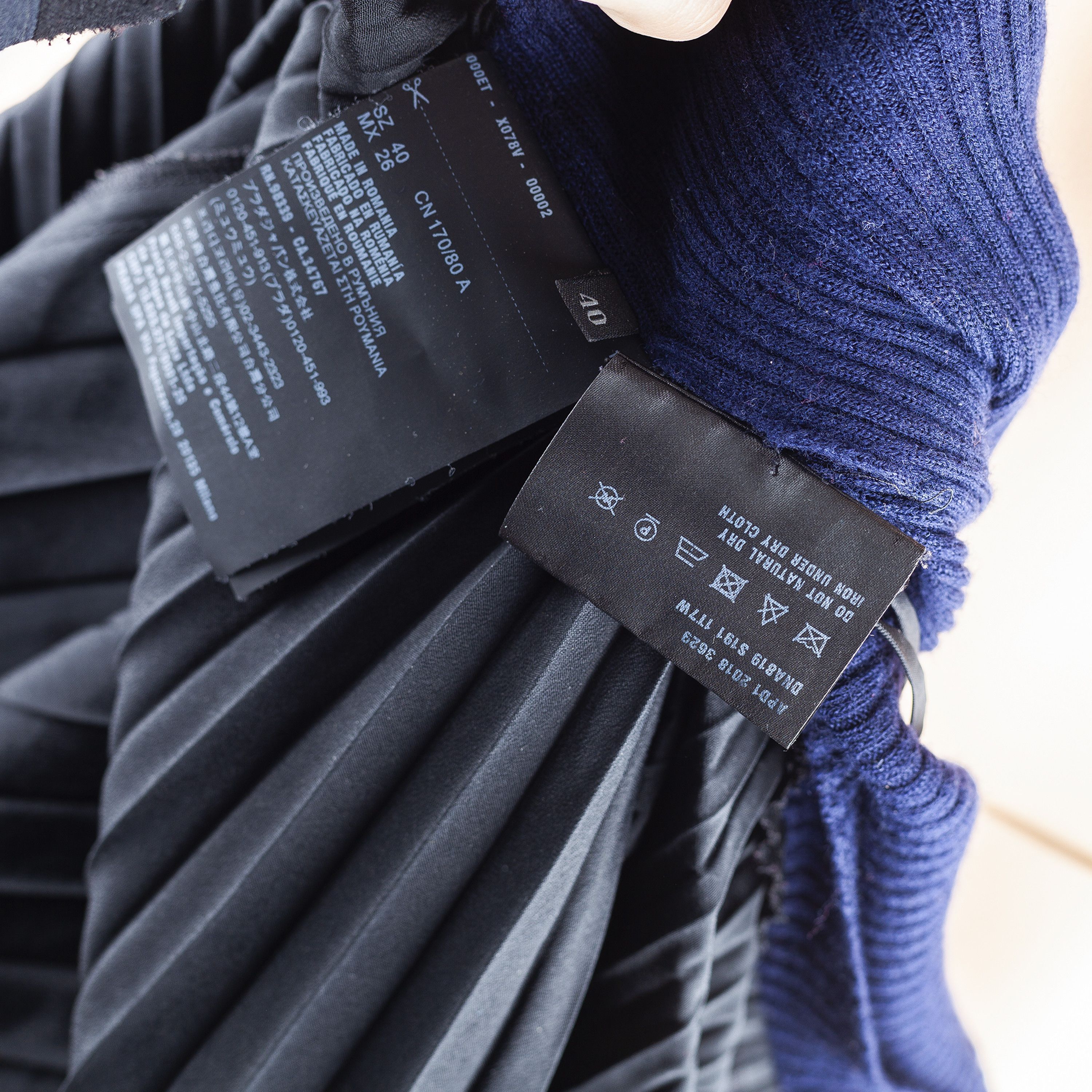 Prada Prada Black/Navy Pleated Skirt Dress (S) Size S / US 4 / IT 40 - 7 Thumbnail