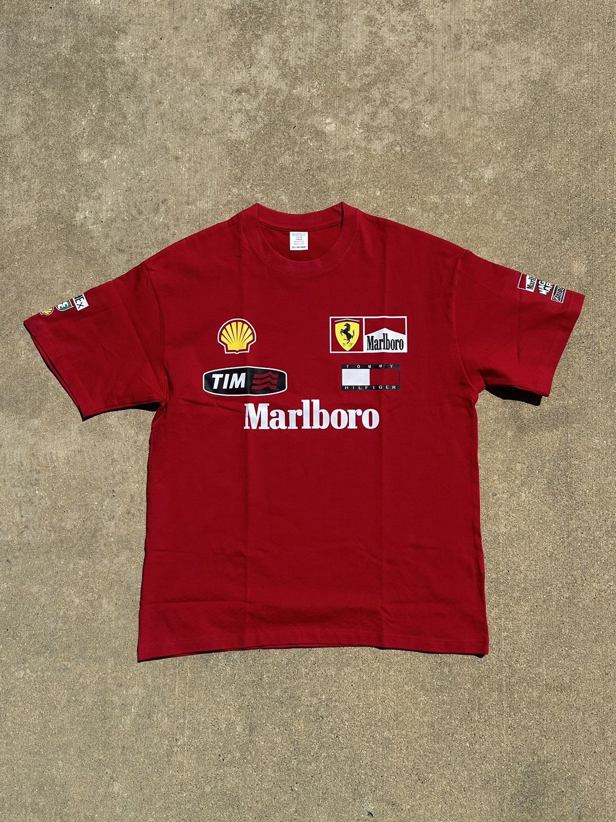Vintage Ferrari Marlboro F1 Racing Tee | Red Formula 1 T-Shirt Size US XL / EU 56 / 4 - 1 Thumbnail