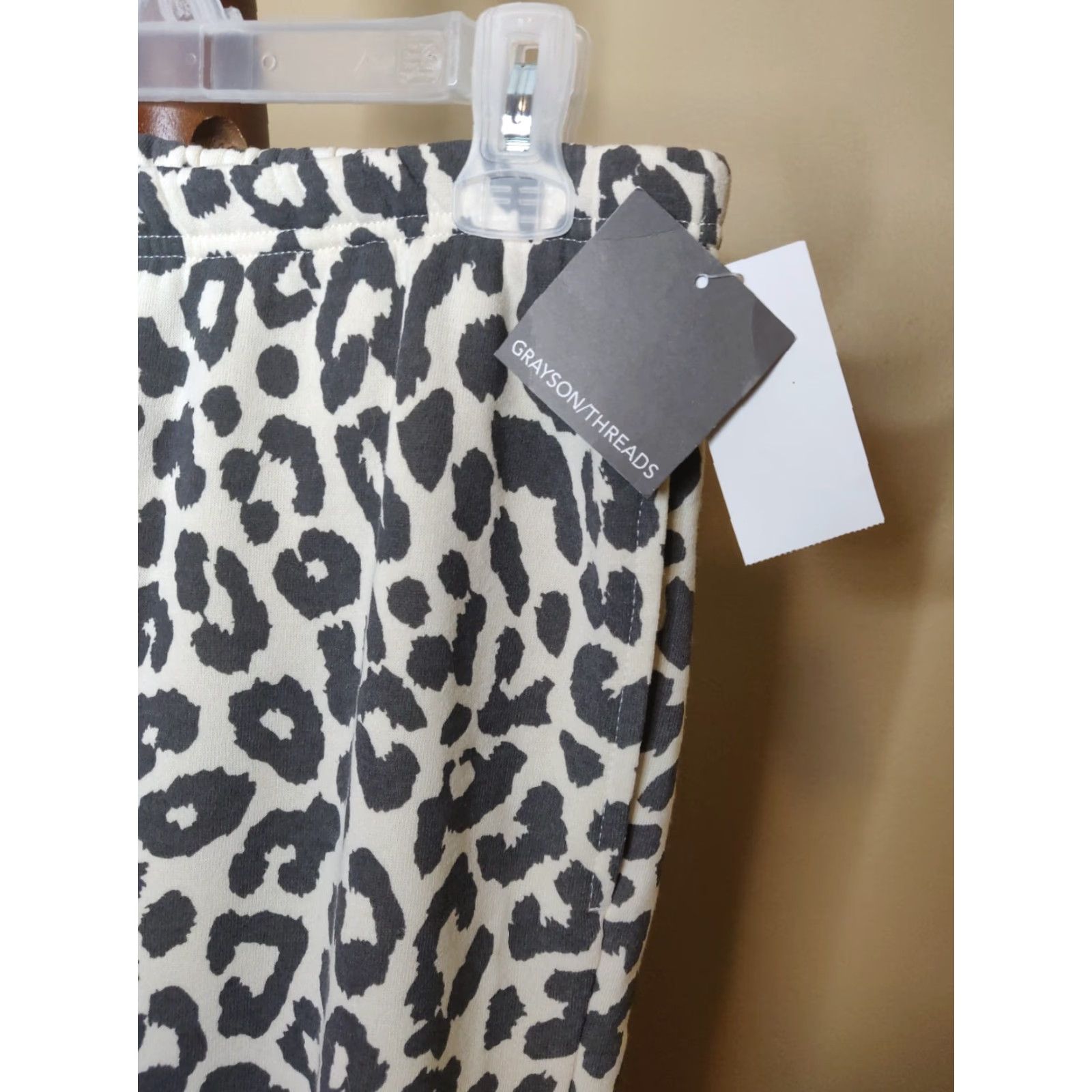 GRAYSON THREADS Women's Sweatpants L Leopard Print Elastic Waist