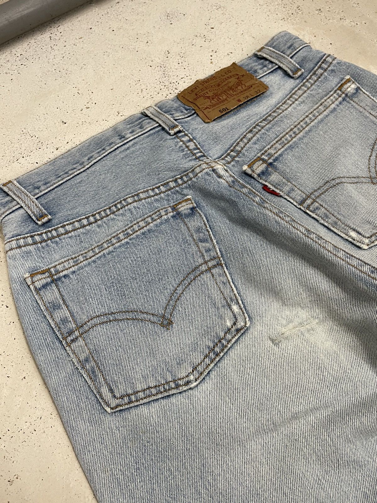 Levi's Vintage Levi’s 501 Light Wash Buttonfly Distressed USA Made Size US 27 - 10 Thumbnail