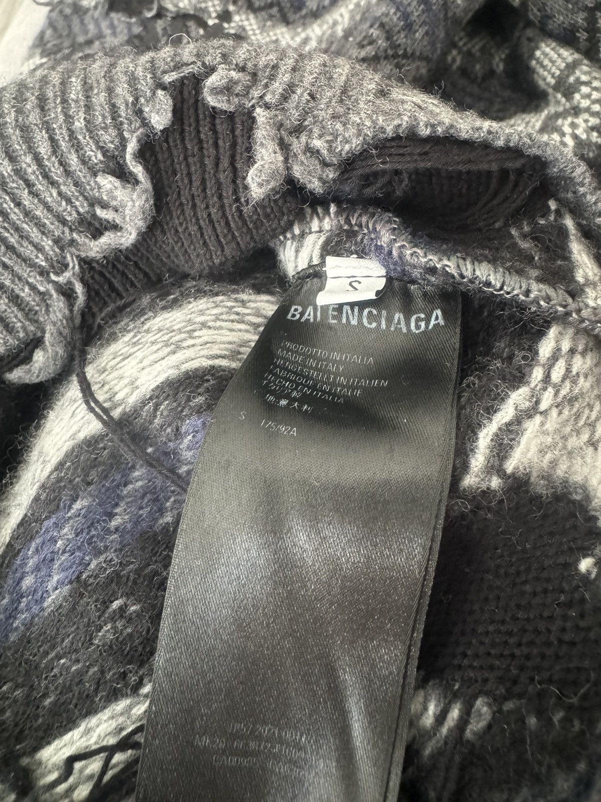 Balenciaga Balenciaga destroyed sweater Size US S / EU 44-46 / 1 - 7 Thumbnail