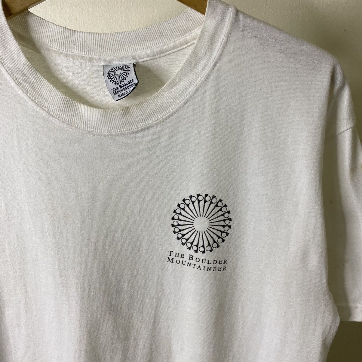 Vintage Vintage 90s The Boulder Mountaineer White Tee Large Size Size US L / EU 52-54 / 3 - 8 Thumbnail