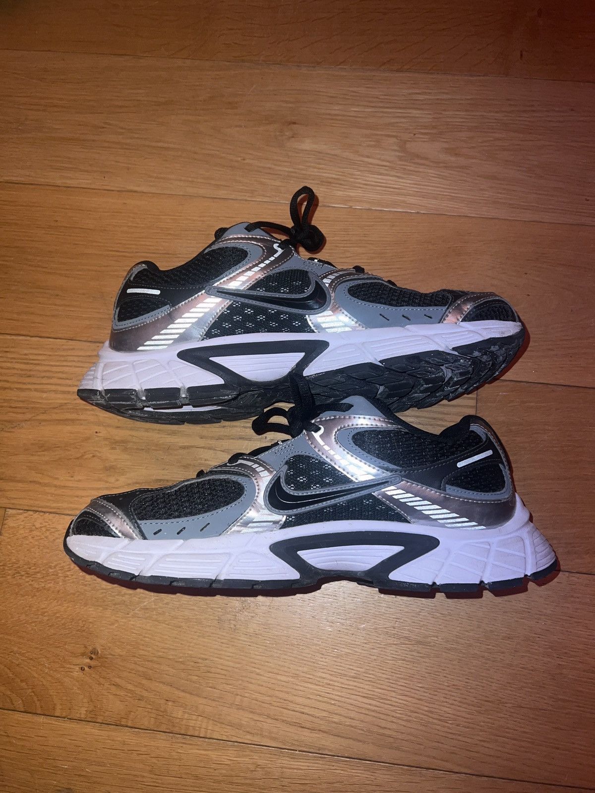Nike Nike V5 rnr Size US 10 / EU 43 - 2 Thumbnail