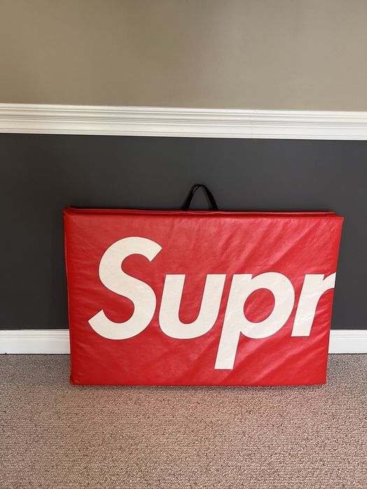 Supreme Supreme Everlast Folding Matt | Grailed