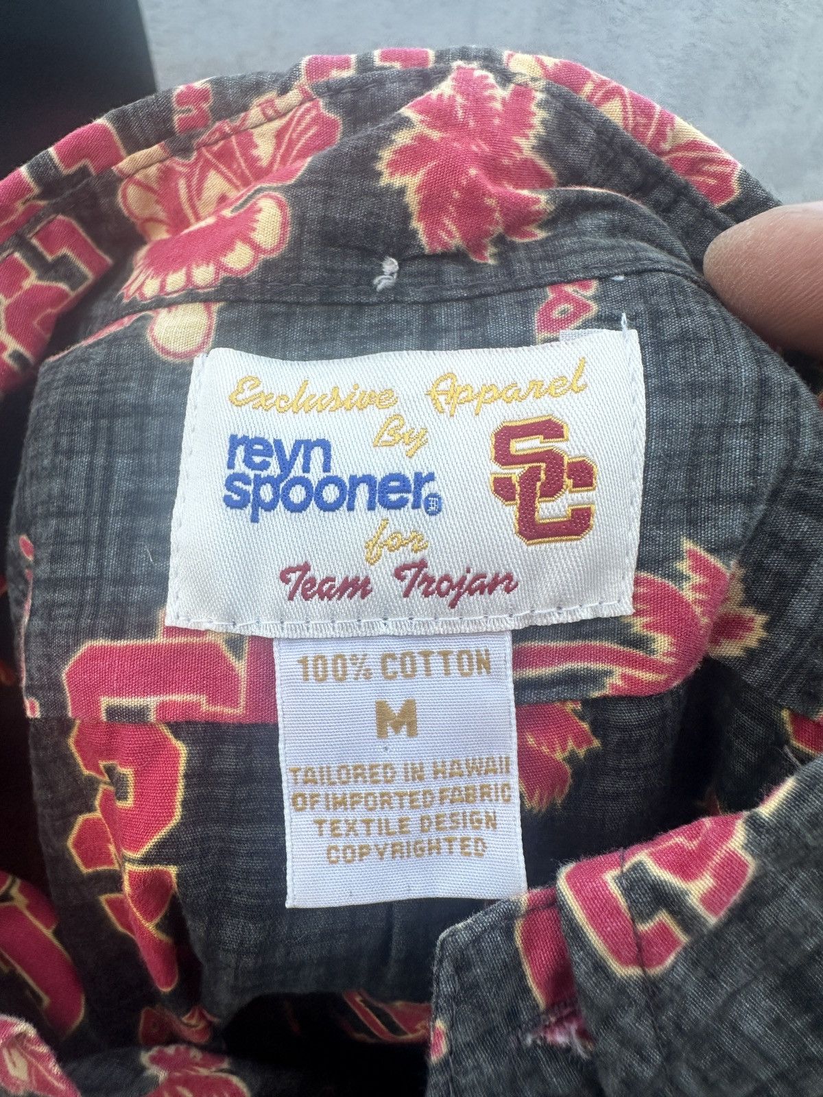 Reyn Spooner PreOwned Reyn Spooner USC Trojans Men's M Hawaiian Red/Black Size US M / EU 48-50 / 2 - 5 Thumbnail