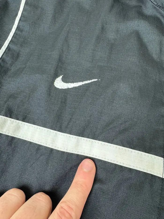 Nike Vintage Nike Nylon Windbreaker Track Jacket 00s Striped Y2K Size US L / EU 52-54 / 3 - 9 Thumbnail