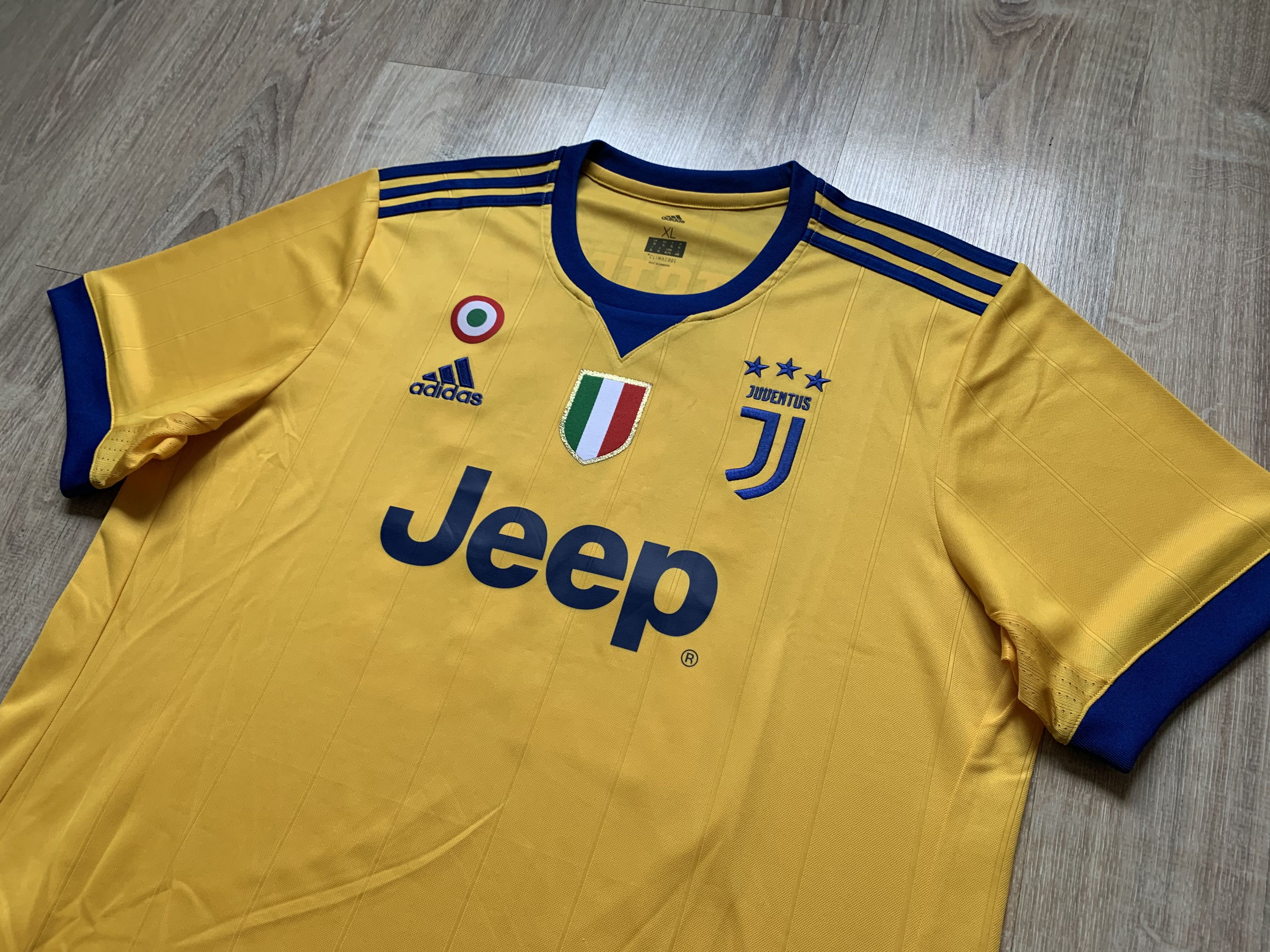Adidas × Vintage Vintage Adidas Juventus Football Team Lichtsteiner #26 Shirt Size US XL / EU 56 / 4 - 3 Thumbnail