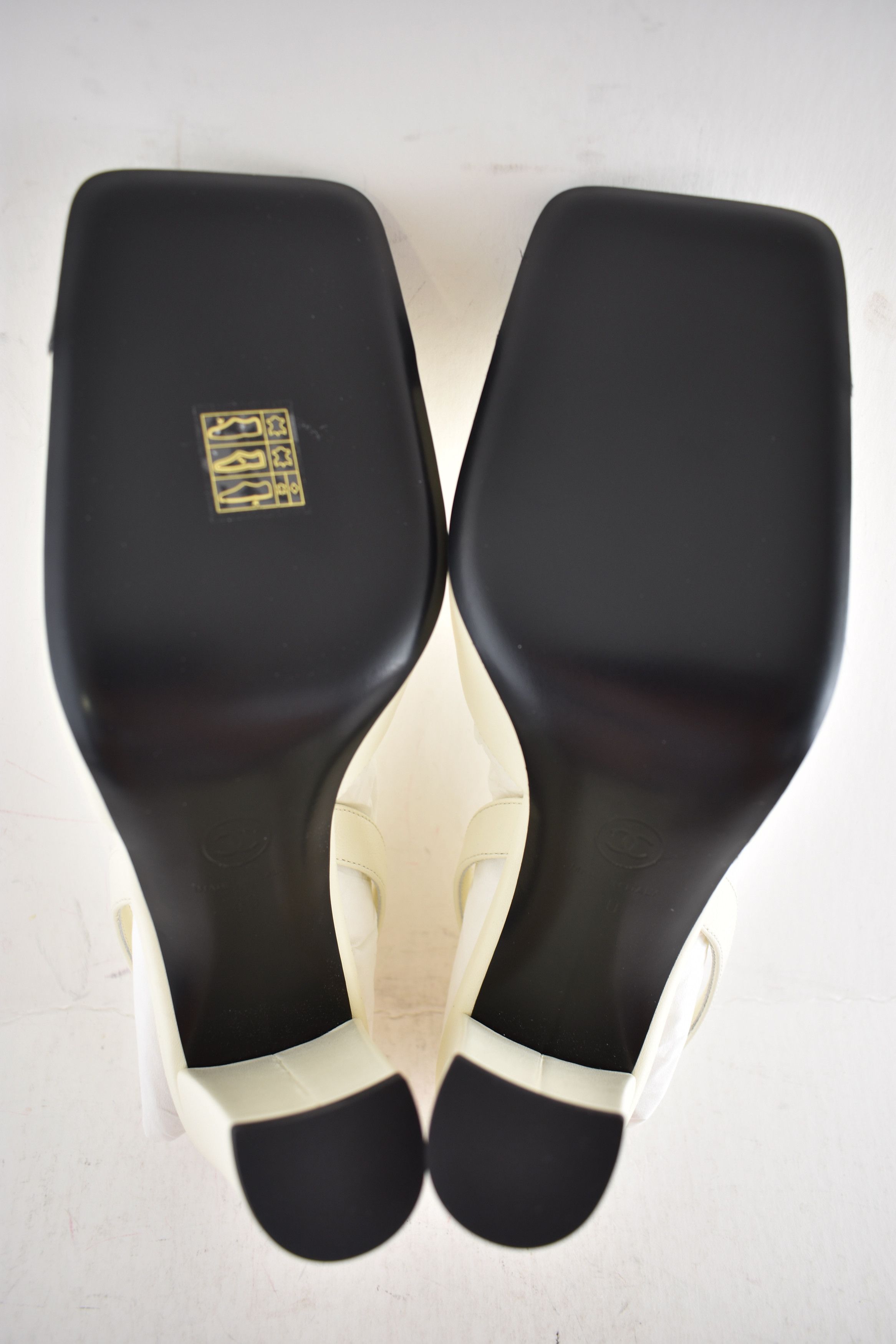 Chanel 26S Blazy Ivory Black Square Slingback Block Heel Pump 40 Size US 10 / IT 40 - 22 Thumbnail