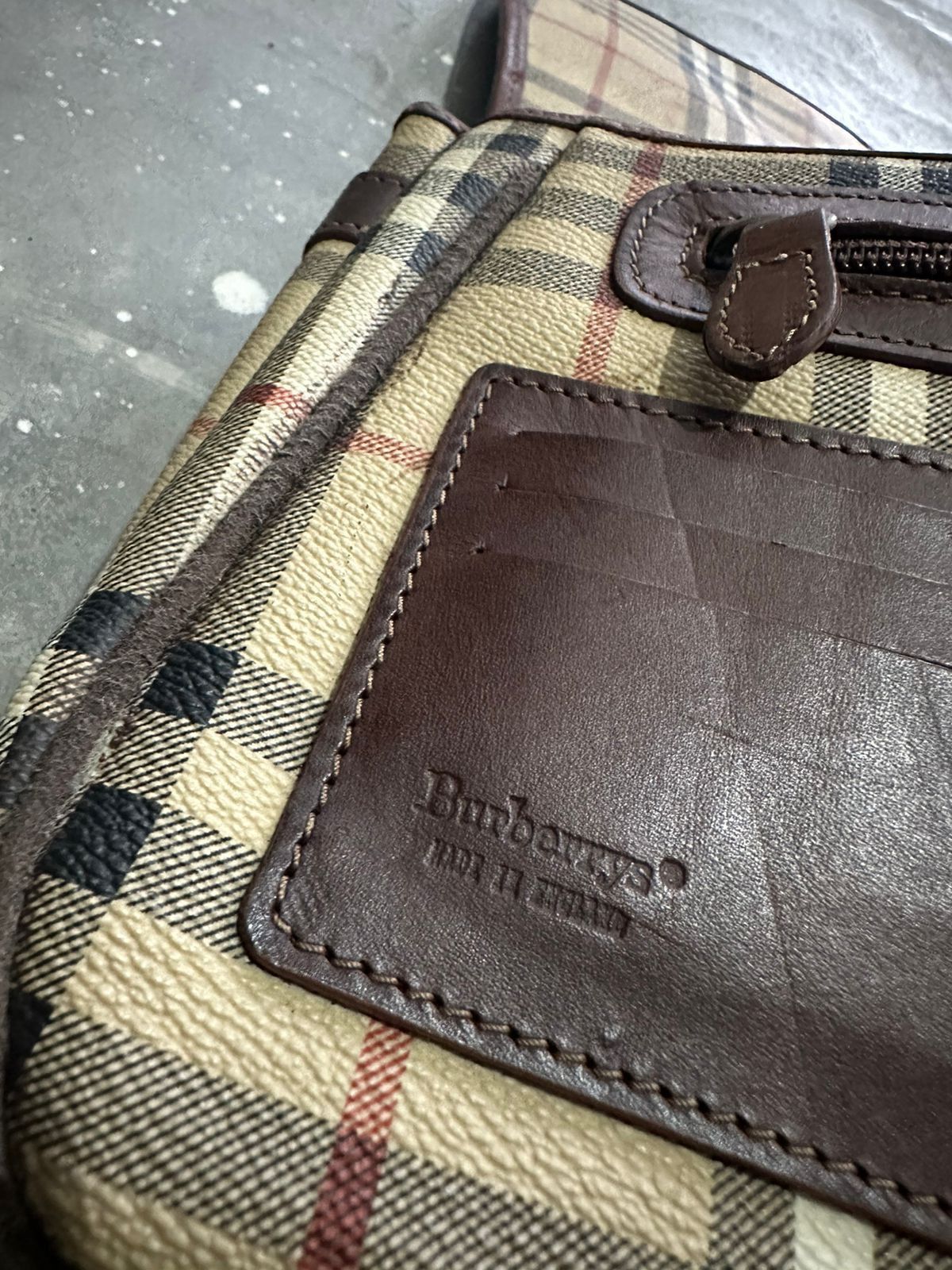 Burberry × Vintage Vintage Burberry Nova Check Crossbody/ Sling Bag Size ONE SIZE - 13 Thumbnail