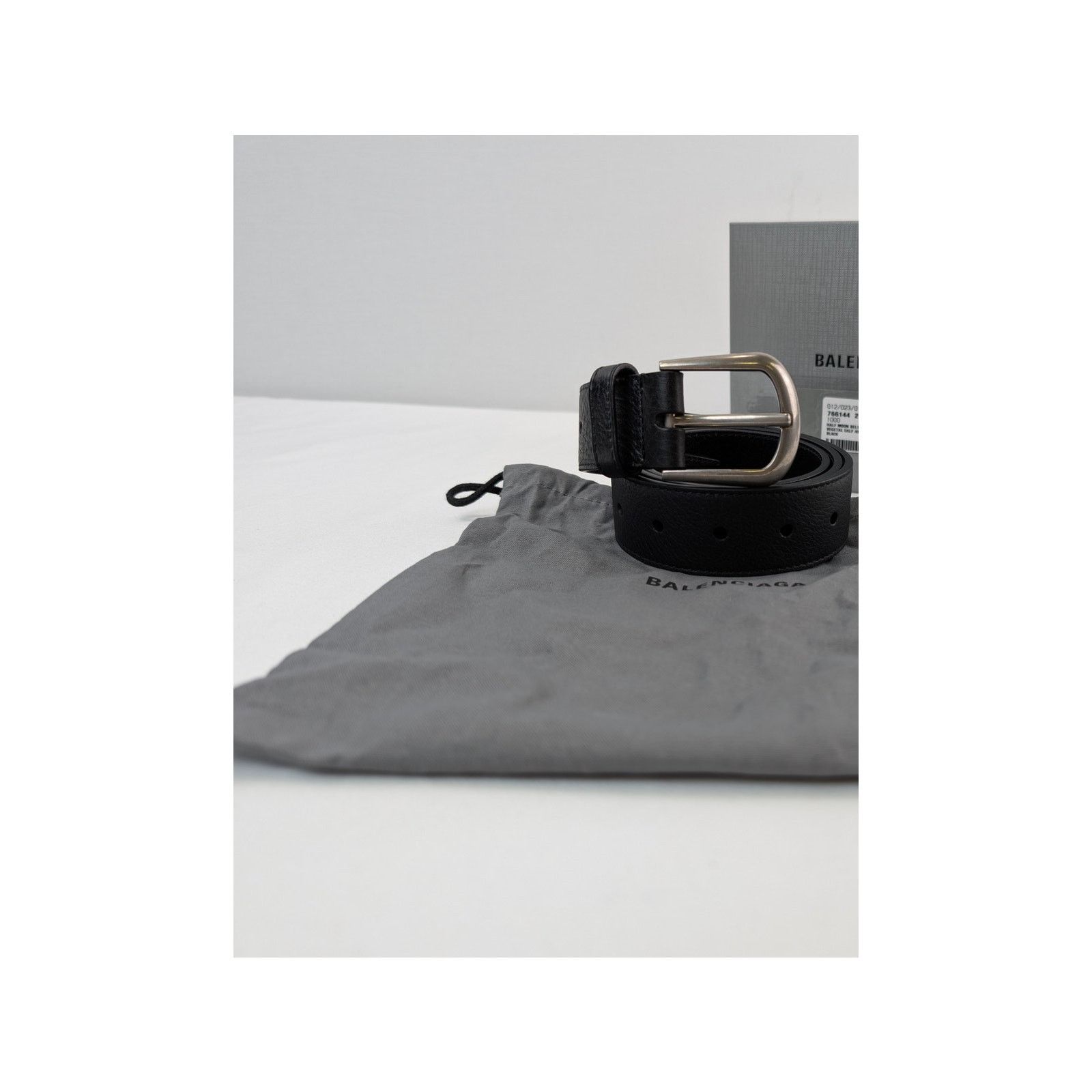 Balenciaga o1rshd1 Q:2 / Size: 85 / Vegetal Calf Half Moon Belt Black Size 34 - 16 Thumbnail