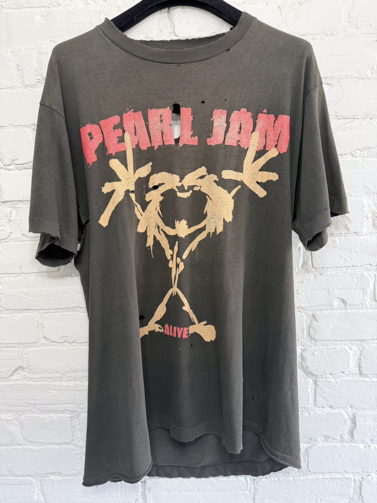 Vintage Vintage 90's thrashed Pearl Jam Alive shirt Size US XL / EU 56 / 4 - 7 Thumbnail