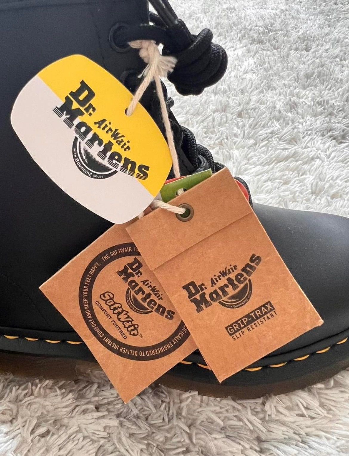 Dr. Martens Dr. Martens Womens Airwair 1460 Slip Resistant Boots NEW Size US 7 / IT 37 - 4 Thumbnail