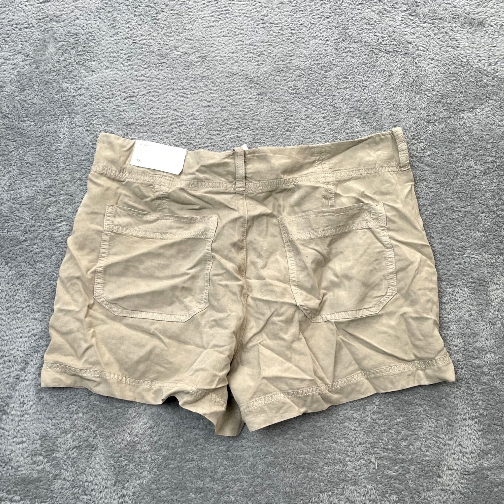 American Eagle Outfitters American Eagle Outfitters Shorts Womens 16 Beige Chino High Waisted Golf Preppy Rise High Inseam 5 in Regular Size 16 Vintage Size 38" / US 16 / IT 52 - 2 Thumbnail