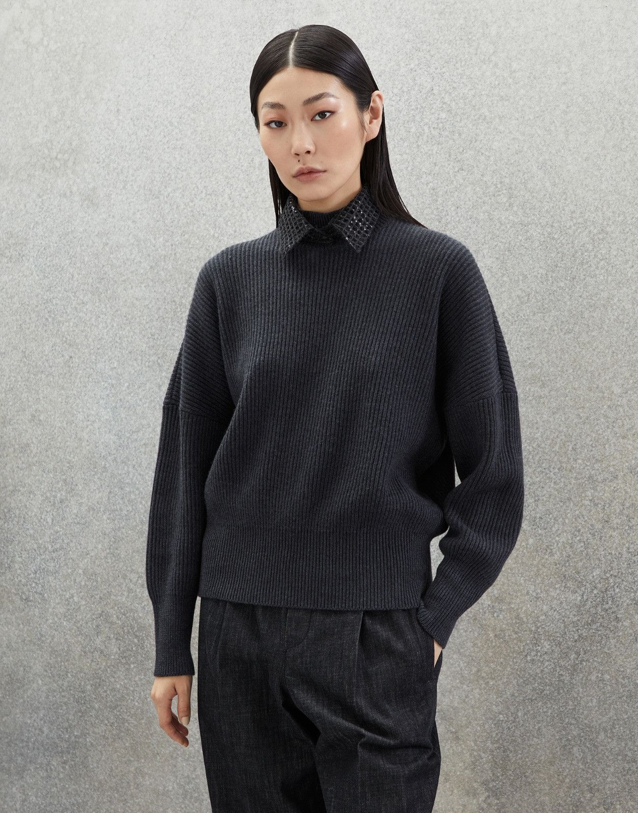 o1la1rc1a0225 Cashmere Sweater in Noir