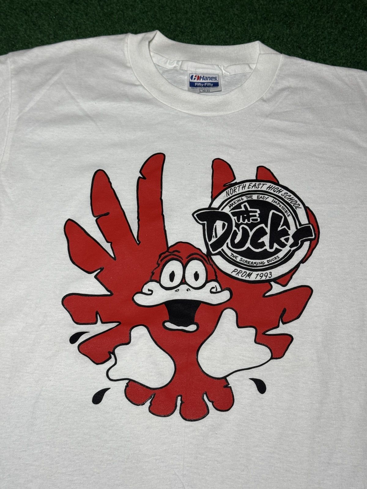 Hanes The Screaming Ducks North East High School 90s Prom T Shirt Size US L / EU 52-54 / 3 - 2 Thumbnail