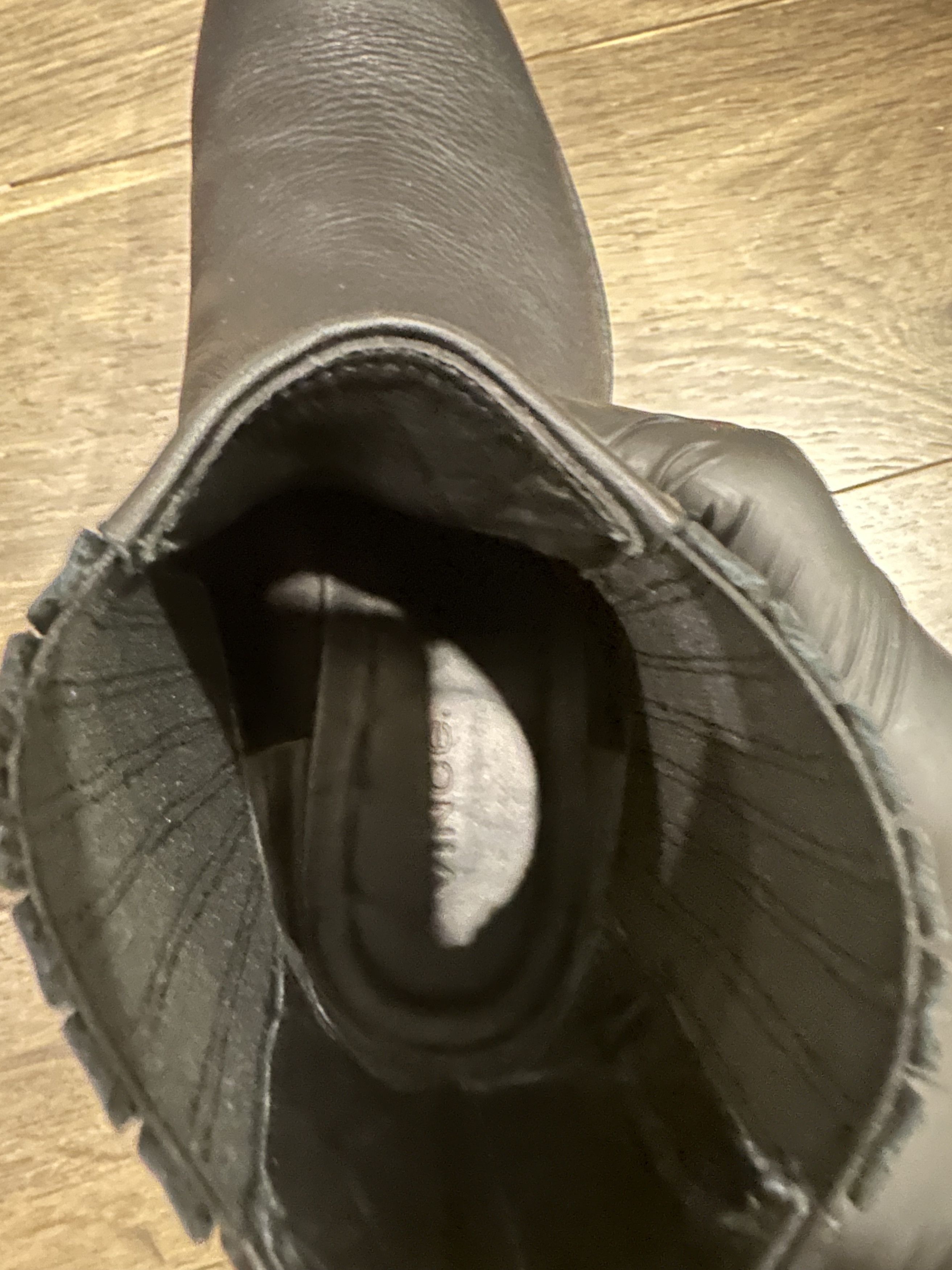 Vince Vince Chelsea Boots Size US 10 / EU 43 - 6 Thumbnail