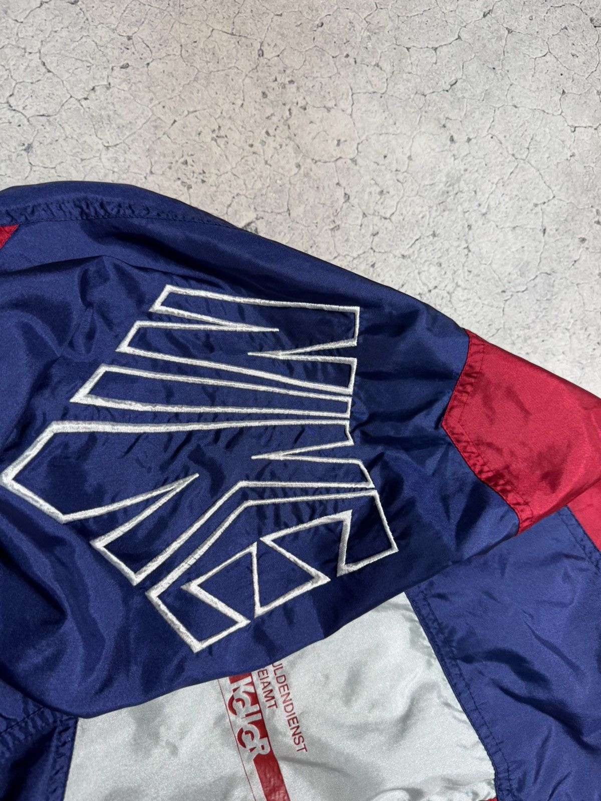 Nike Nike USA Vintage 90’s Nylon Track Jacket Big Logo Swoosh Size US L / EU 52-54 / 3 - 8 Thumbnail