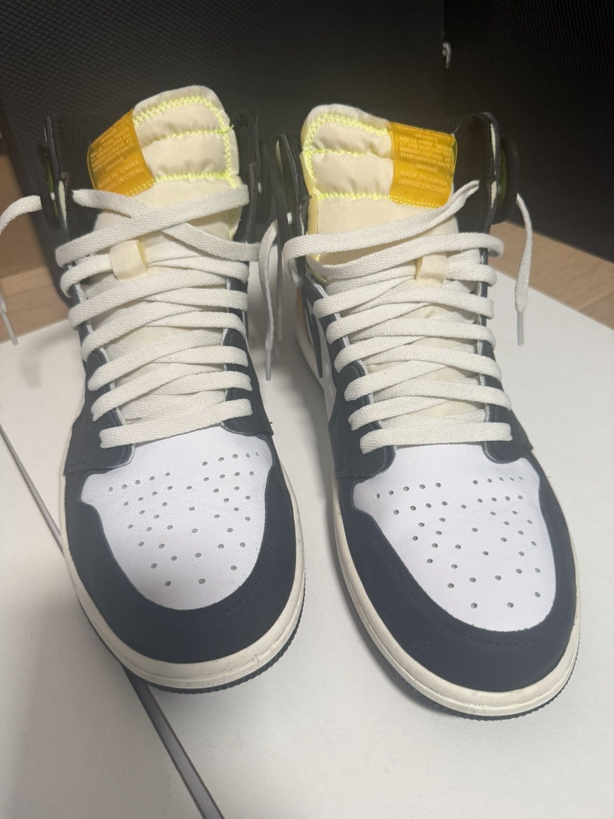 Jordan Brand Jordan 1 High - Volt Gold Size US 11.5 / EU 44-45 - 4 Thumbnail