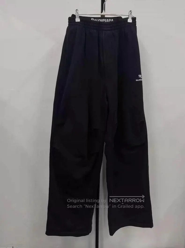 Balenciaga balenciaga fw21 drawstring knit sweatpants. Size US 26 / EU 42 - 1 Thumbnail