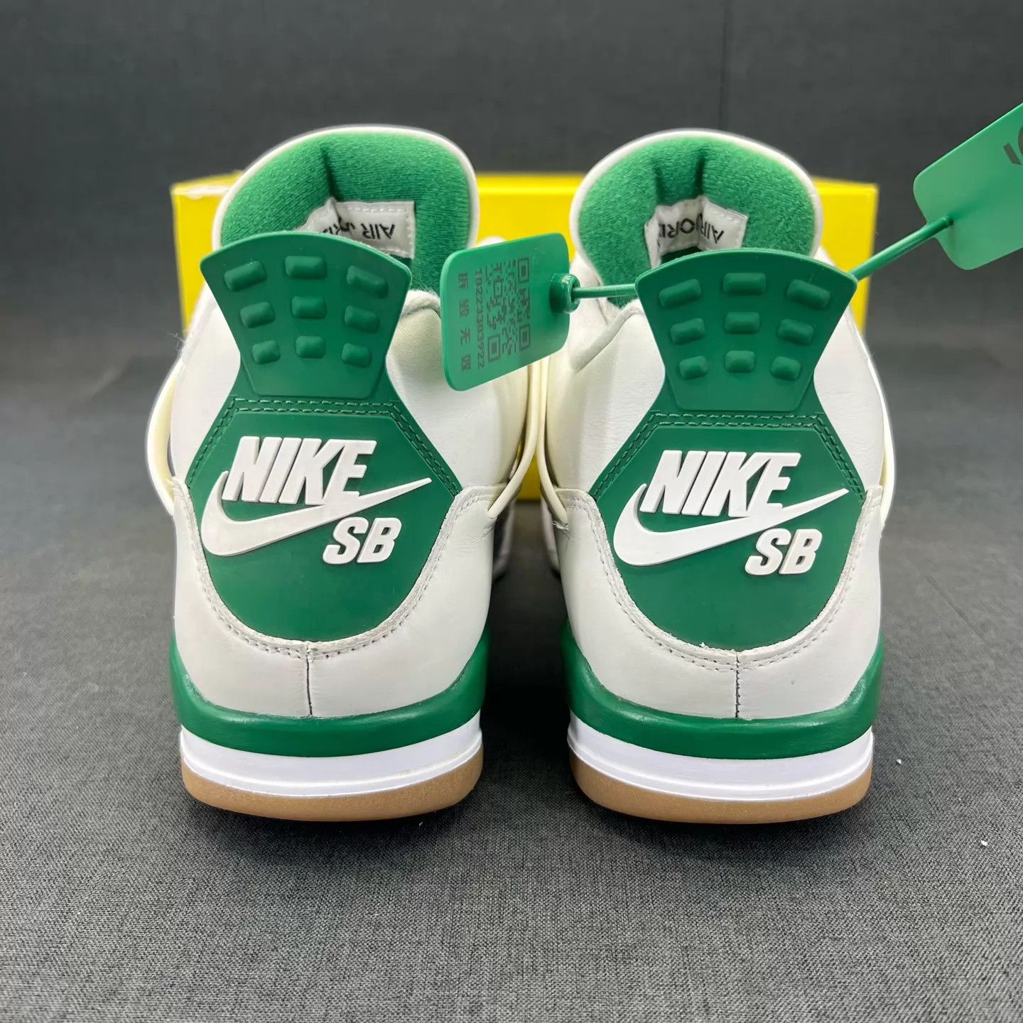 Nike AJ4 SB White Green 42 99 New boxed Size US 9 / EU 42 - 5 Thumbnail
