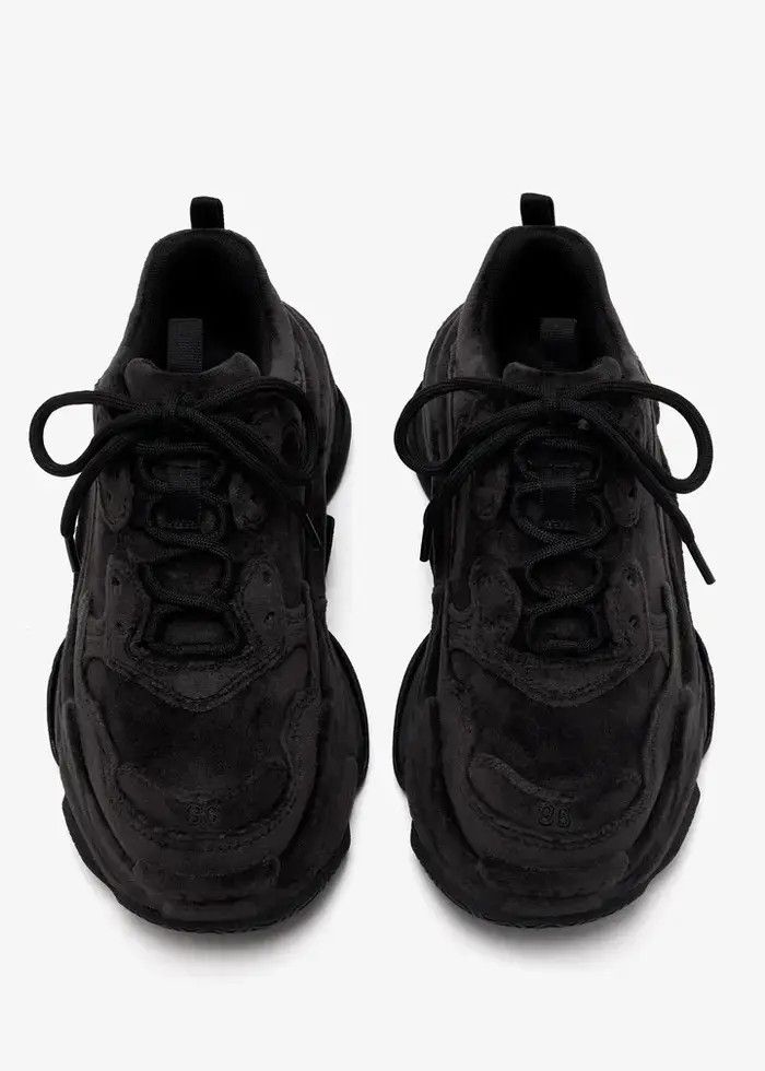 Balenciaga o1srvl11e0426 Triple S Sneakers Velvet in Black Size US 7 / IT 37 - 4 Thumbnail