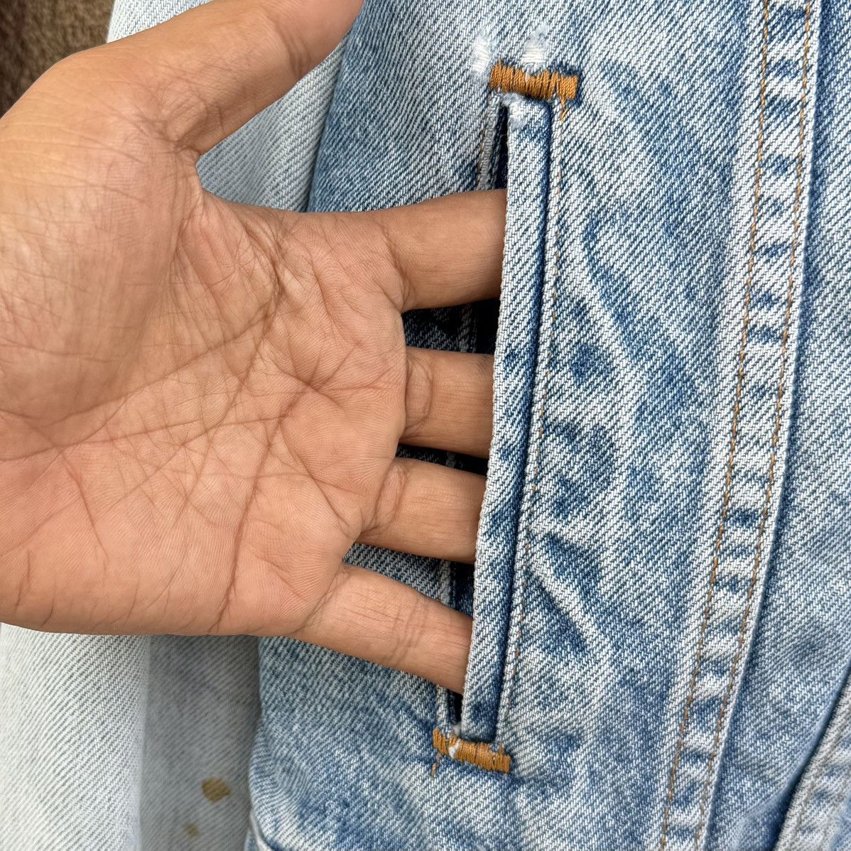 Levi's Vintage Levi’s Distressed Denim Light Wash Grunge Trucker Size US L / EU 52-54 / 3 - 8 Thumbnail