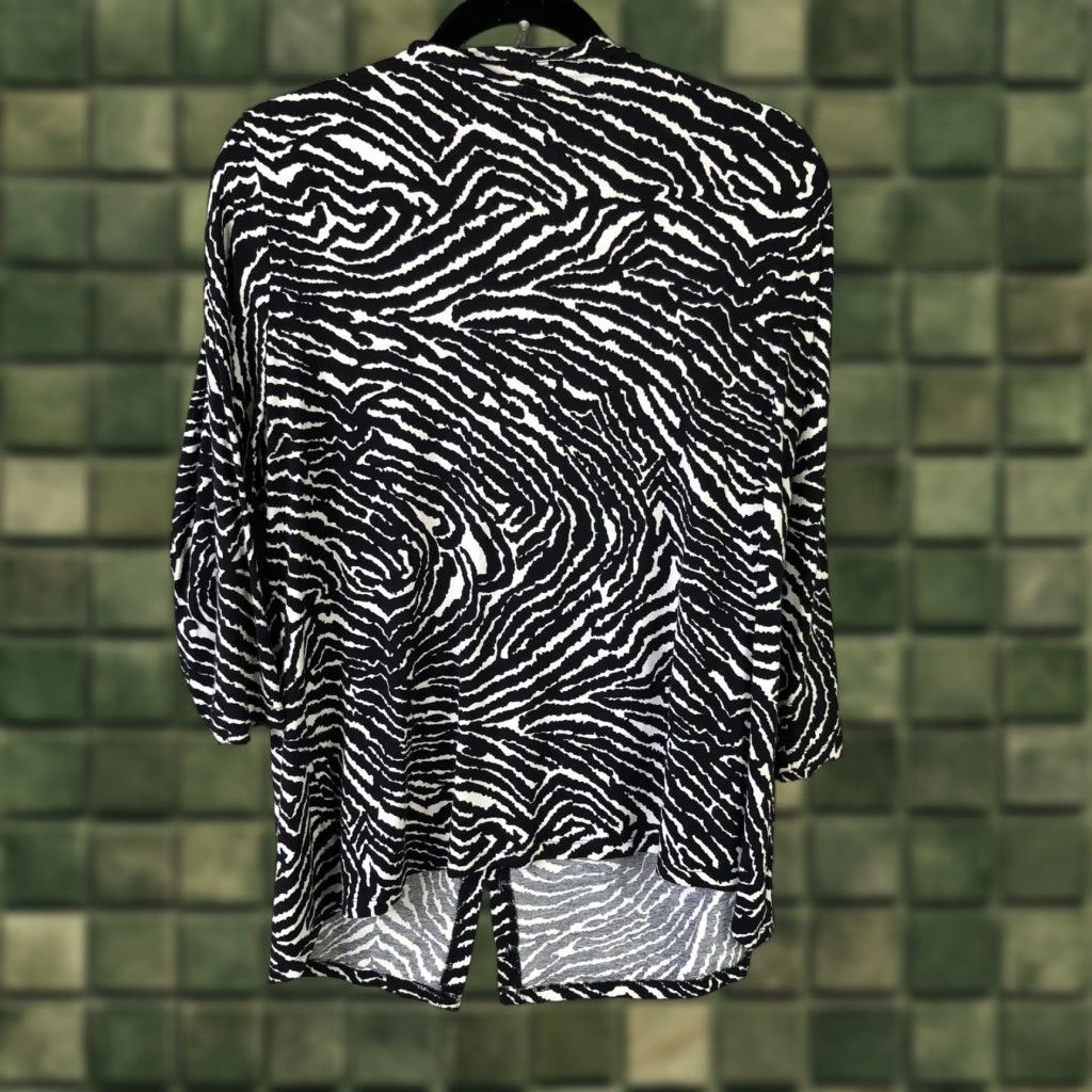 Vintage Jillian Jones Blouse Tunic Womens 2X Black White Zebra Print V-Neck Stretch Top Size XXL / US 16-18 / IT 52-54 - 1 Thumbnail