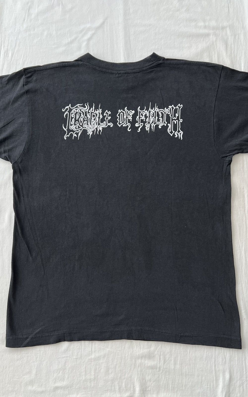 Band Tees Vintage 90s Cradle of Filth Fogs Kiss Artwork by Luis Royo Size US XL / EU 56 / 4 - 12 Thumbnail