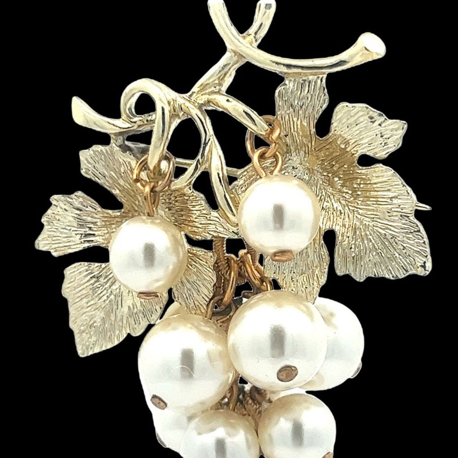 & Other Stories Vintage 1950s Era Dangling Grape Faux Pearl Cluster Brooch Size ONE SIZE - 2 Thumbnail
